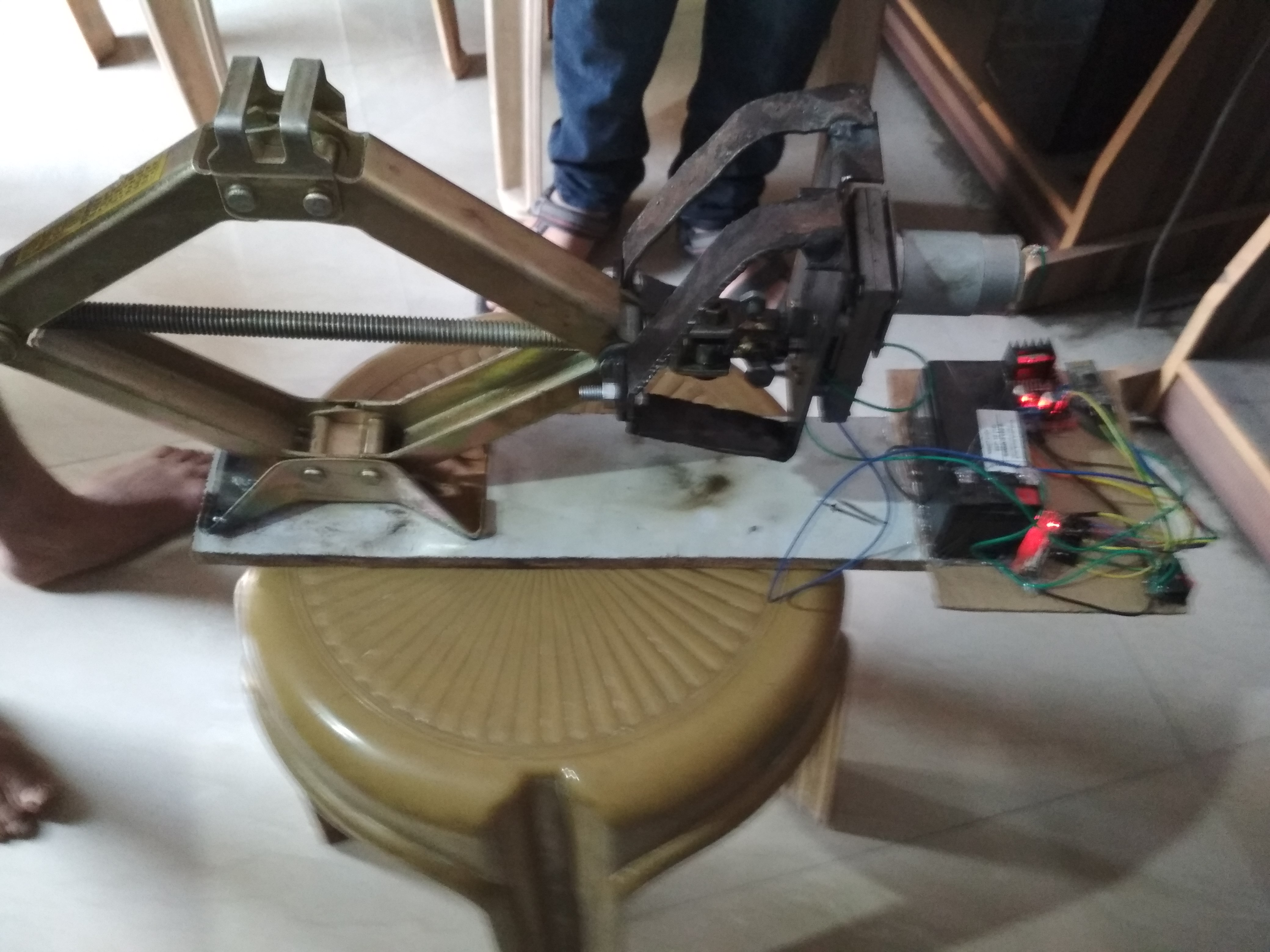 IT Educations Engineering Project Maker in Nagpur - Mobile Control App Auto Car Jack2